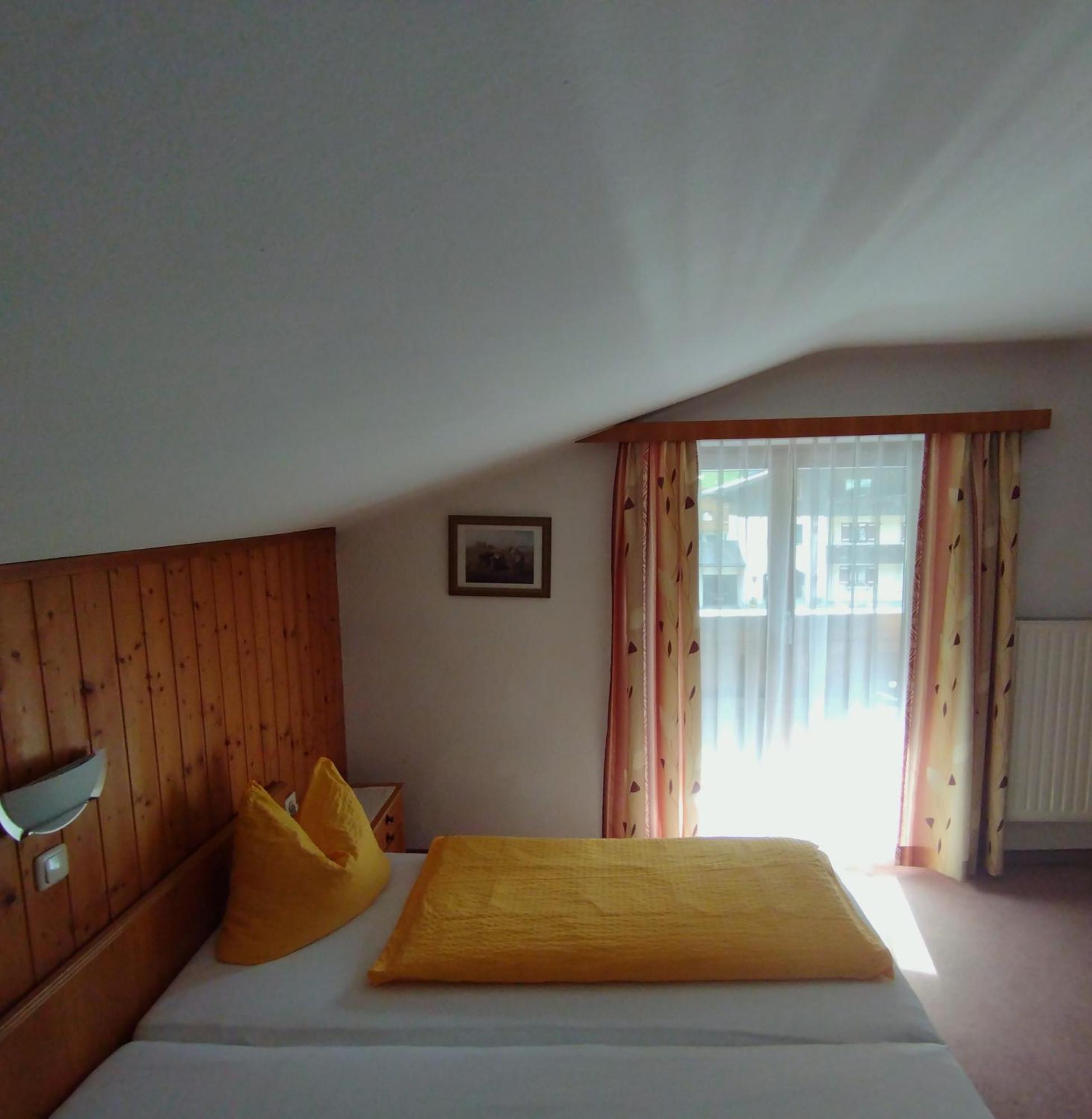 Pension Andrea Fusch an der Grossglocknerstrasse Bagian luar foto